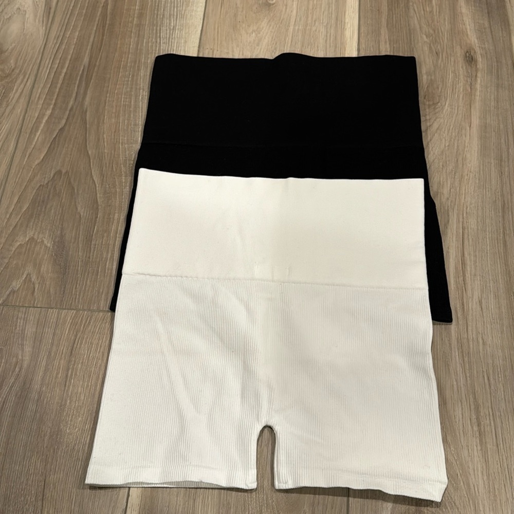 Ribbed Shorts - Picture 4 of 5